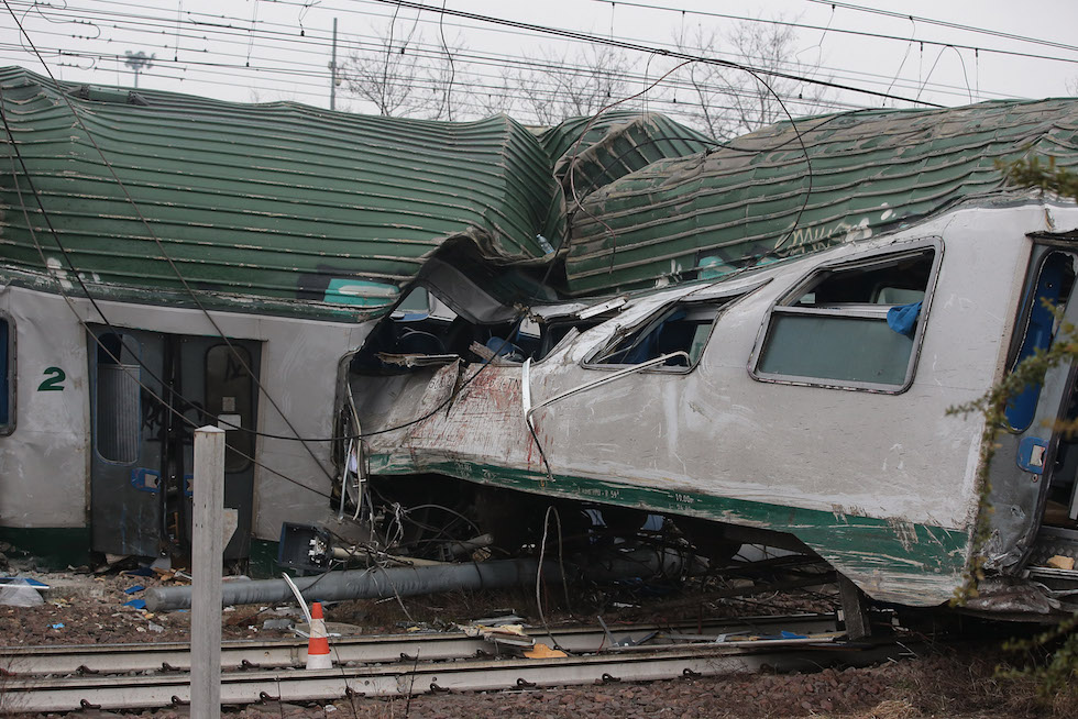 Il Grave Incidente Ferroviario Fuori Milano Il Post