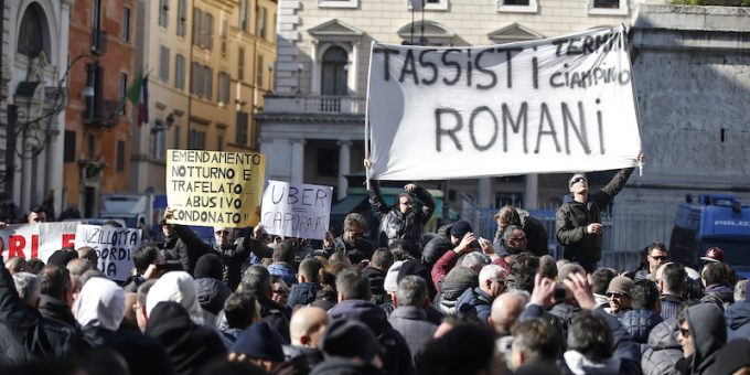 Roma Tassisti Evasori Dichiaro Mille Euro Ne Faccio Mila Le