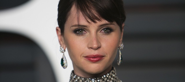 Felicity Jones arrives to the 2015 Vanity Fair Oscar Party February 22, 2015 in Beverly Hills, California.
AFP PHOTO/ADRIAN SANCHEZ-GONZALEZ (Photo credit should read ADRIAN SANCHEZ-GONZALEZ/AFP/Getty Images)