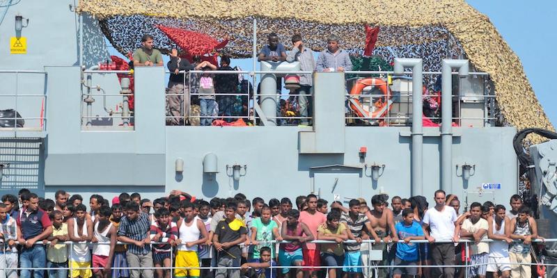 Migranti recuperati dalla nave della marina militare irlandese Le Niamh e portati a Palermo, 6 agosto 2015. 
(LaPresse - Guglielmo Mangiapane)