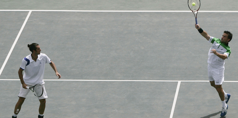 Daniele Bracciali e Potito Starace. (AP Photo/ Ariel Schalit)