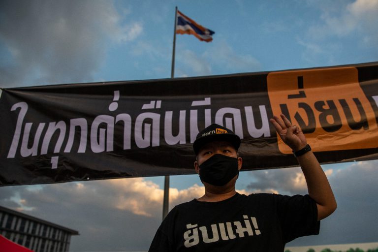 In Thailandia si protesta contro il blocco dei siti porno - Il Post