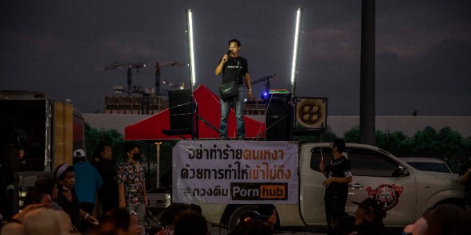 In Thailandia si protesta contro il blocco dei siti porno - Il Post