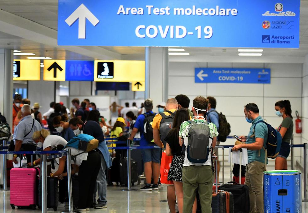 To return to Italy from European Union countries, a negative COVID-19 test will be required