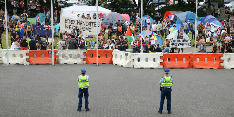 En Nueva Zelanda intentaron separar a No Vax con ‘Macarena’