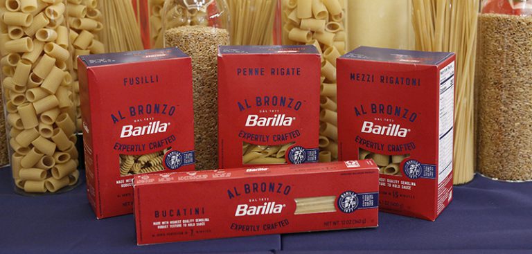 Barilla: la pasta - dice l'azienda nello spot- é fatta di grano italiano,  francese, australianoe americanoi. Ma sull'etichetta non c'è scritto