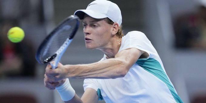 Jannik Sinner ha battuto Carlos Alcaraz nelle semifinali del torneo ATP