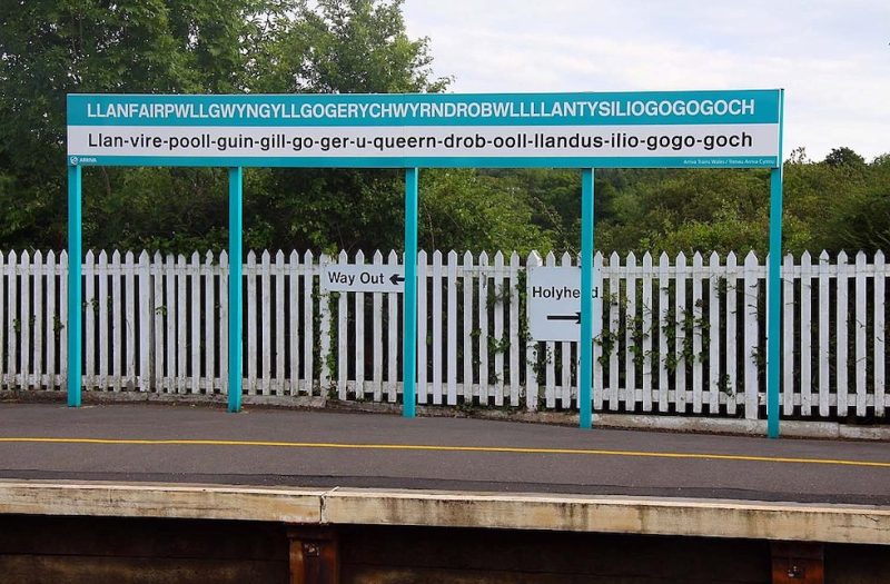 Llanfairpwllgwyngyllgogerychwyrndrobwllllantysiliogogogoch - Il Post