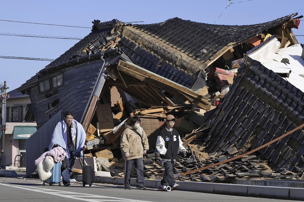 Almeno Persone Sono Morte Per Un Forte Terremoto Sulla Costa Ovest Del Giappone Il Post