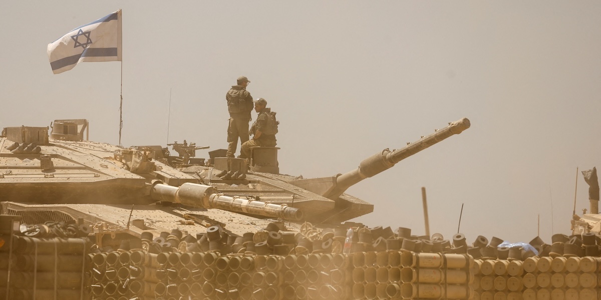 Soldati israeliani vicino al confine con la Striscia di Gaza (REUTERS/Amir Cohen)