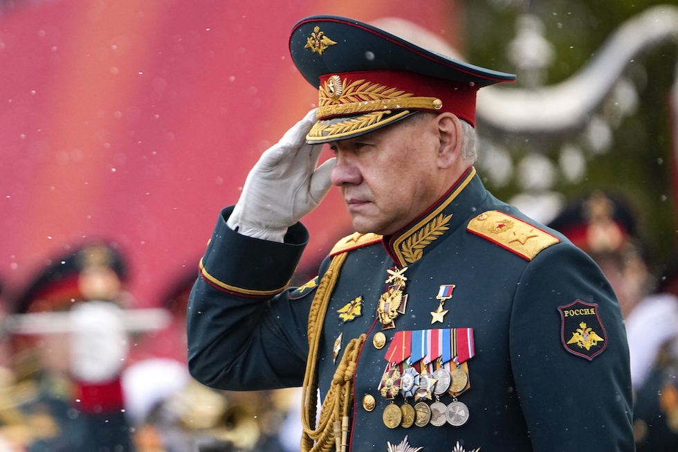 L'ex ministro della Difesa russo Sergei Shoigu durante la parata militare del 9 maggio 2024 