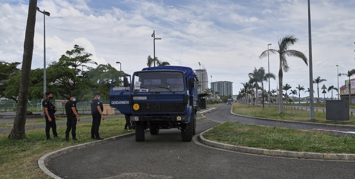 Polizia in Nuova Caledonia (AP Photo/Clotilde Richalet)