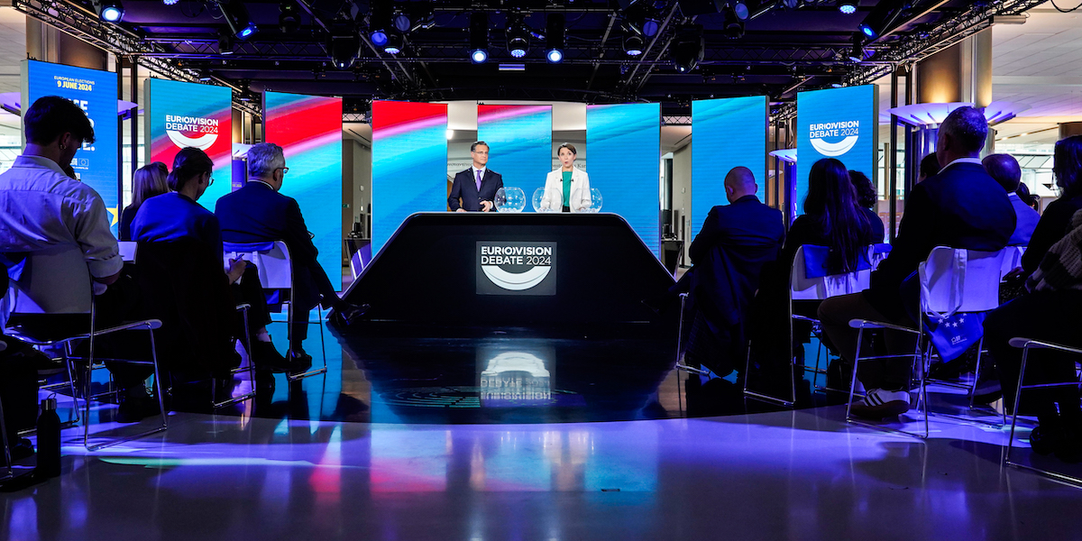 Il palco del dibattito durante il sorteggio delle posizioni in cui si sistemeranno i vari candidati (Philippe BUISSIN/ufficio stampa del Parlamento Europeo)