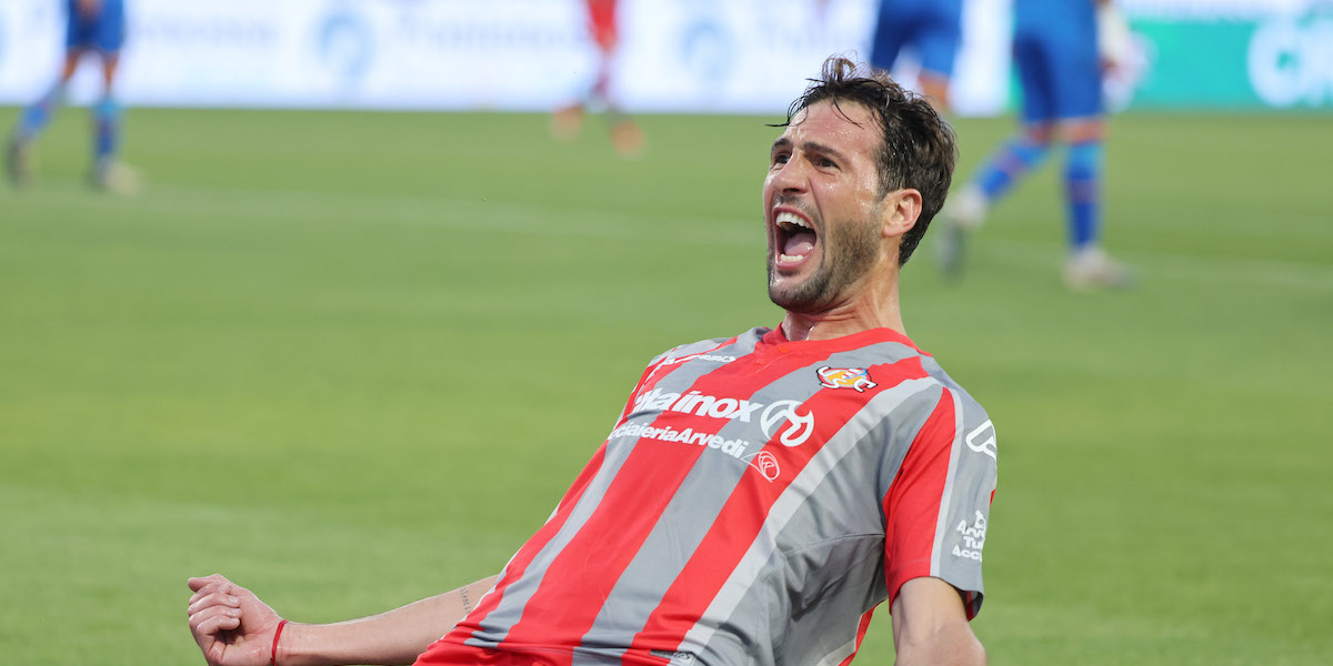 Il calciatore della Cremonese Franco Vazquez dopo il gol nella partita contro il Catanzaro del 25 maggio (Valentina Renna/LaPresse)