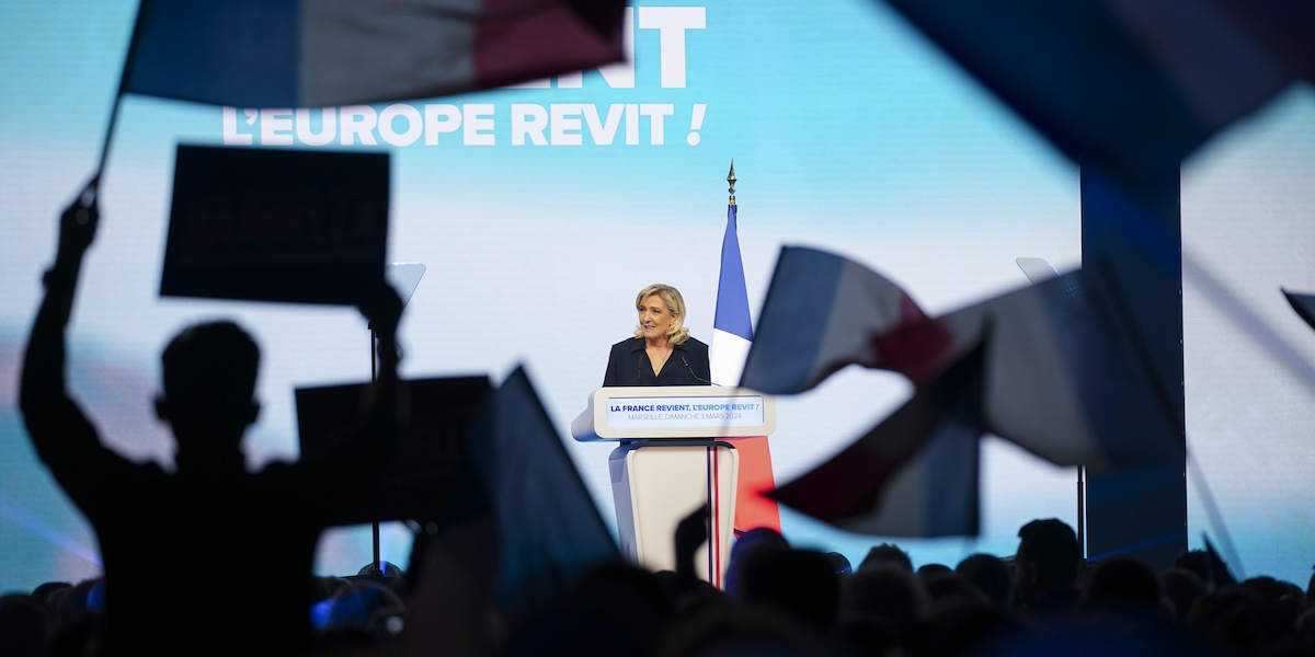 Marine Le Pen durante un evento di Rassemblement National a marzo del 2024 (AP Photo/Daniel Cole)
