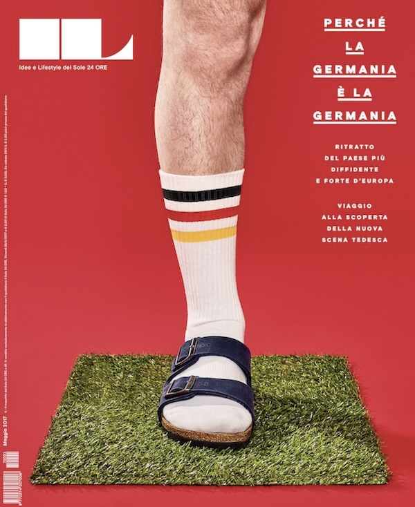 La foto di una copertina del numero di Il Magazine dedicata alla Germania, nel 2017: si vede una gamba con un calzino fino a metà polpaccio e un sandalo Birkenstock