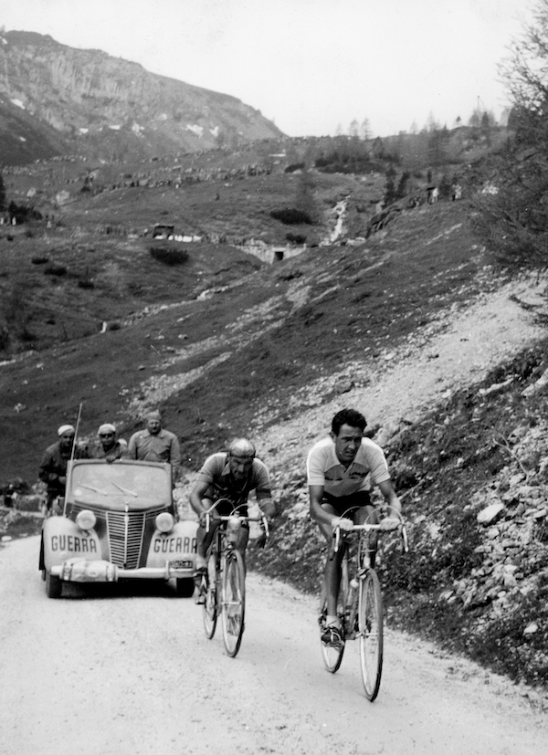 Carlo Clerici durante il Giro d'Italia del 1954
