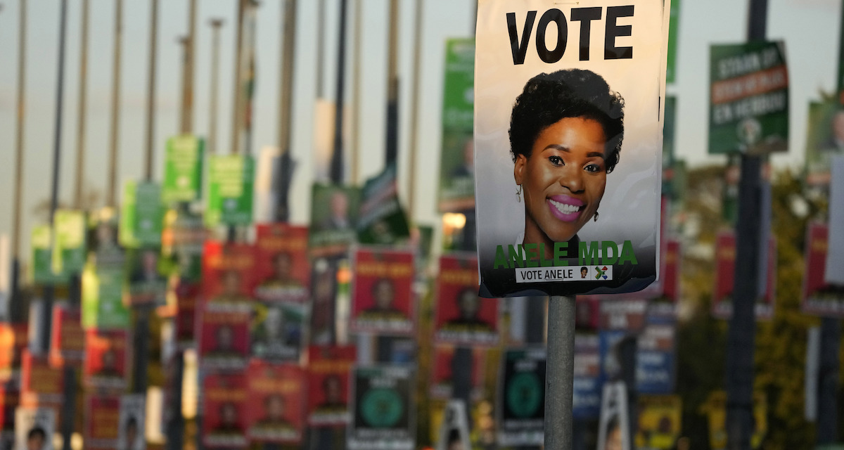 Manifesti di candidati alle elezioni a Pretoria, in Sudafrica