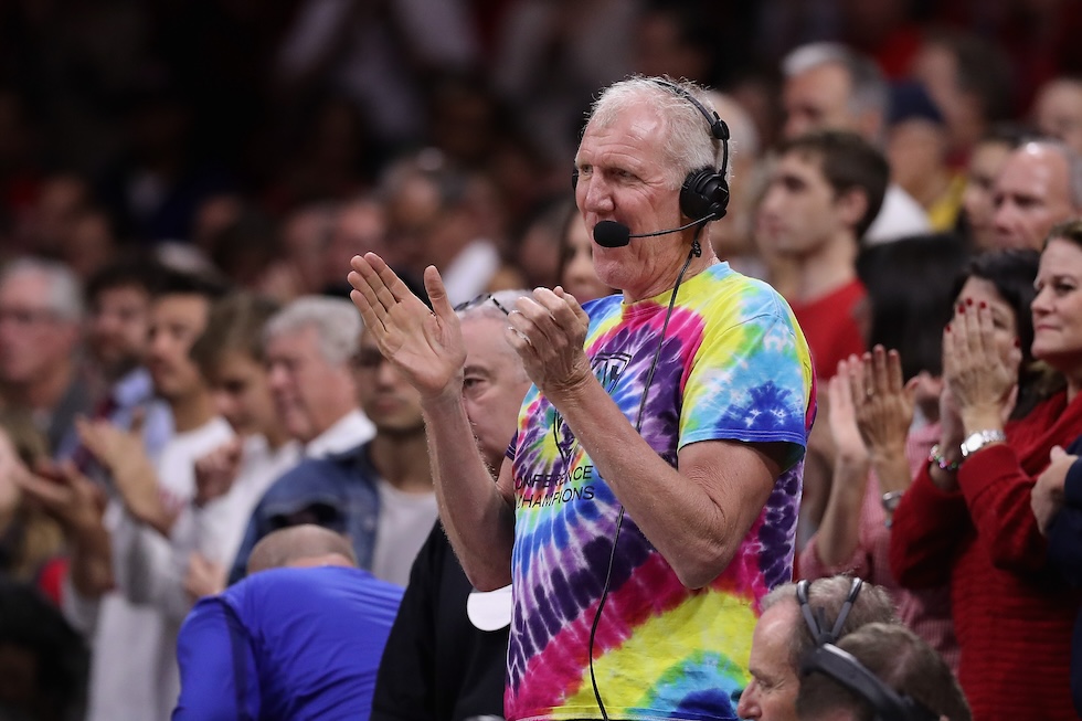 Bill Walton durante la telecronaca di una partita nel 2016 (Christian Petersen/Getty Images)