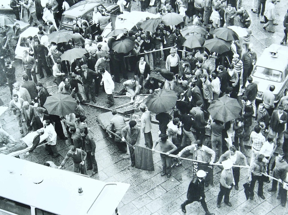 Una foto di Piazza della Loggia dopo la strage