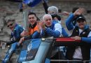 Il presidente della squadra Antonio Percassi e Juan Musso con il trofeo