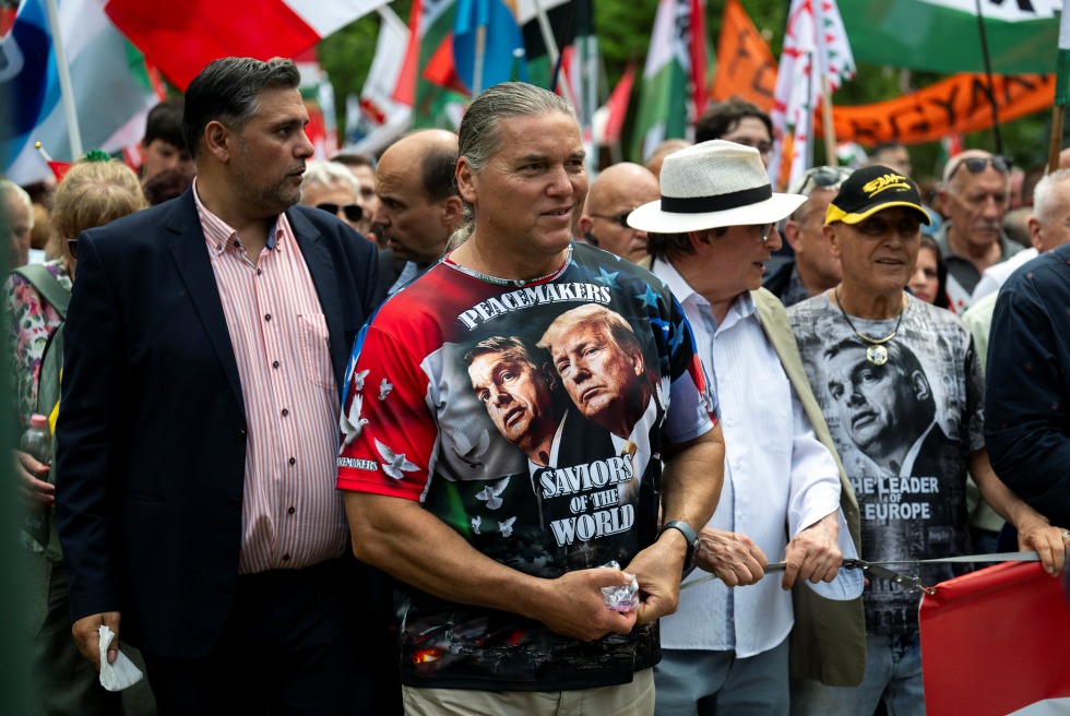 Partecipanti alla manifestazione per la pace organizzata da Fidesz lo scorso primo giugno.