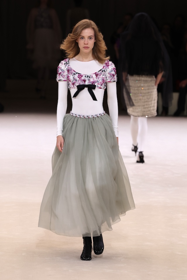 La foto di un abito realizzato da Virginie Viard per la sfilata di Chanel haute couture primavera/estate 2024, Parigi, 23 gennaio 2024(Pascal Le Segretain/Getty Images