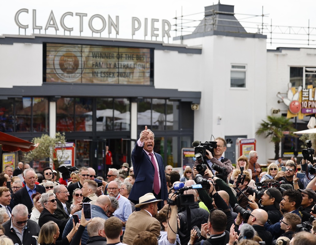 Nella foto c'è Nigel Farage durante un comizio a Clacton-on-sea, in Essex, il 4 giugno 