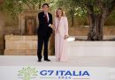 Il primo ministro giapponese Fumio Kishida saluta Giorgia Meloni a Borgo Egnazia, 13 giugno