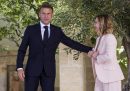 Il presidente francese Emmanuel Macron saluta Meloni a Borgo Egnazia, 13 giugno