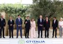 Il presidente del Consiglio Europeo Charles Michel, il cancelliere tedesco Olaf Scholz, il primo ministro canadese Justin Trudeau, il presidente francese Emmanuel Macron, la presidente del Consiglio italiana Giorgia Meloni, il presidente statunitense Joe Biden, il primo ministro giapponese Fumio Kishida, il premier britannico Rishi Sunak e la presidente della Commissione europea Ursula von der Leyen si mettono in posa per una foto a Borgo Egnazia, 13 giugno 2024