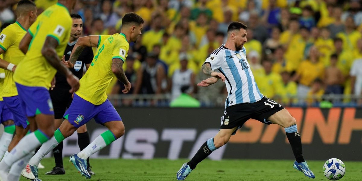 Lionel Messi nell'ultima partita giocata tra Argentina e Brasile, quella di qualificazione ai Mondiali del 2026 vinta 1-0 dall'Argentina (AP Photo/Silvia Izquierdo)