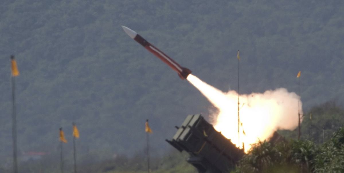 Un missile Patriot lanciato durante un'esercitazione statunitense a Taiwan (AP Photo/File)