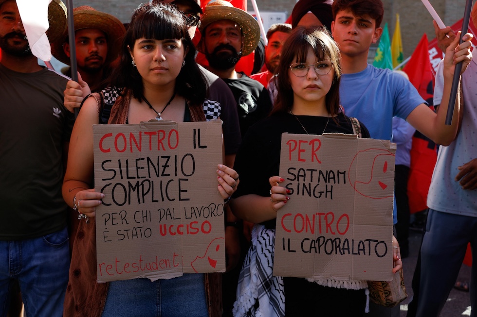 Partecipanti alla manifestazione organizzata a Latina contro lo sfruttamento dei braccianti e il caporalato
