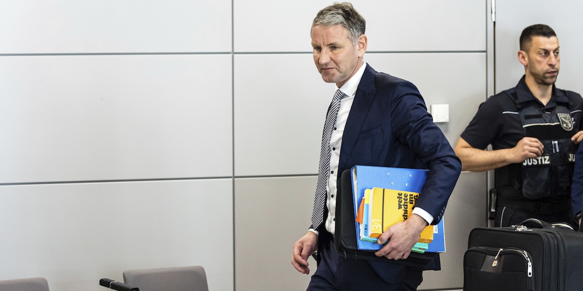 Björn Höcke, leader di AfD in Turingia, in una delle precedenti udienze in tribunale, il 23 aprile