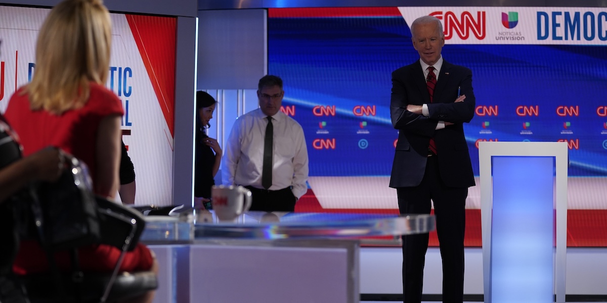 Joe Biden durante un confronto televisivo alla CNN nel 2020 (AP Photo/Evan Vucci)