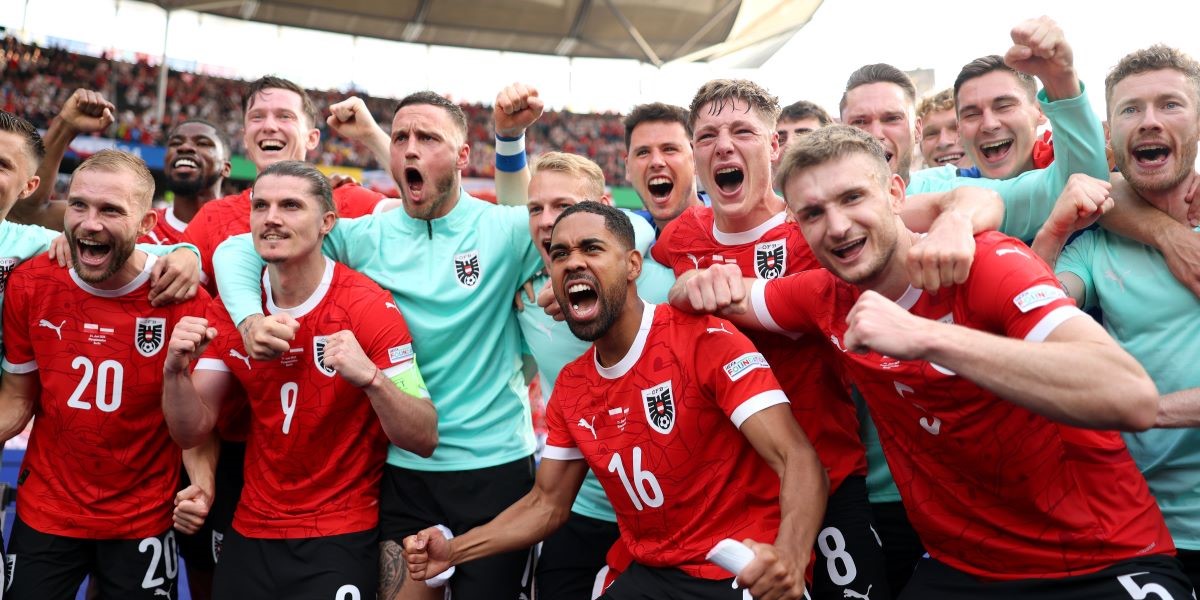 I calciatori dell'Austria dopo la vittoria per 3-1 contro la Polonia, nella seconda partita del girone (Julian Finney/Getty Images)