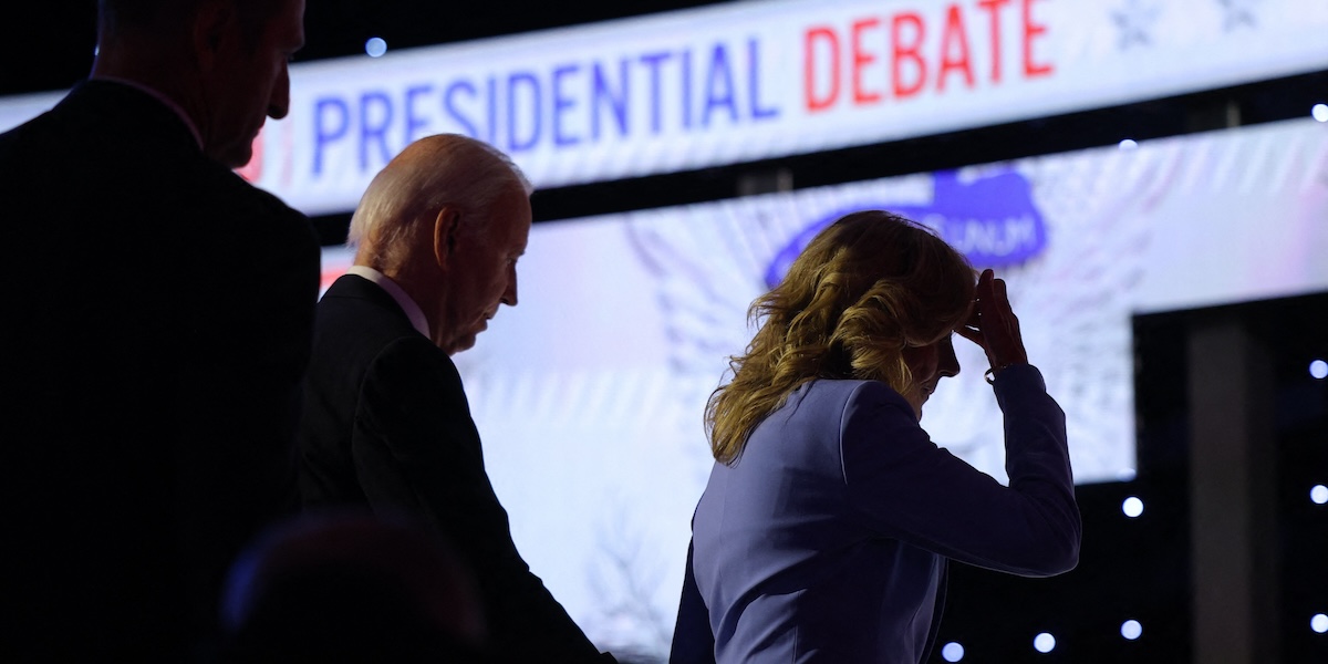 Joe Biden e la moglie Jill dopo il dibattito (REUTERS/Brian Snyder)