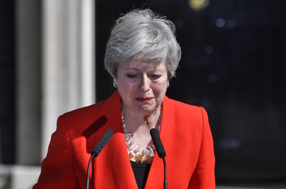 Theresa May si commuove mentre annuncia che si dimetterà, il 24 maggio 2019 