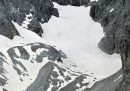Tre alpinisti su un ghiacciaio vicino alla località sciistica di Zugspitze, vicino al confine con l'Austria occidentale