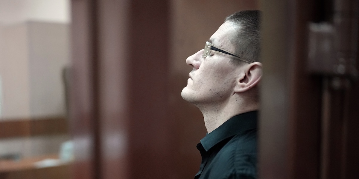 Robert Woodland durante l'udienza in tribunale a Mosca, 4 luglio 2024