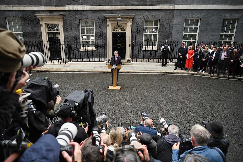 Il primo discorso di Keir Starmer da Downing Street, residenza del primo ministro britannico, il 5 luglio