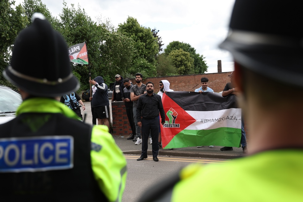 Alcuni manifestanti per la Palestina contestano i Laburisti, il 27 giugno a Stoke-on-Trent