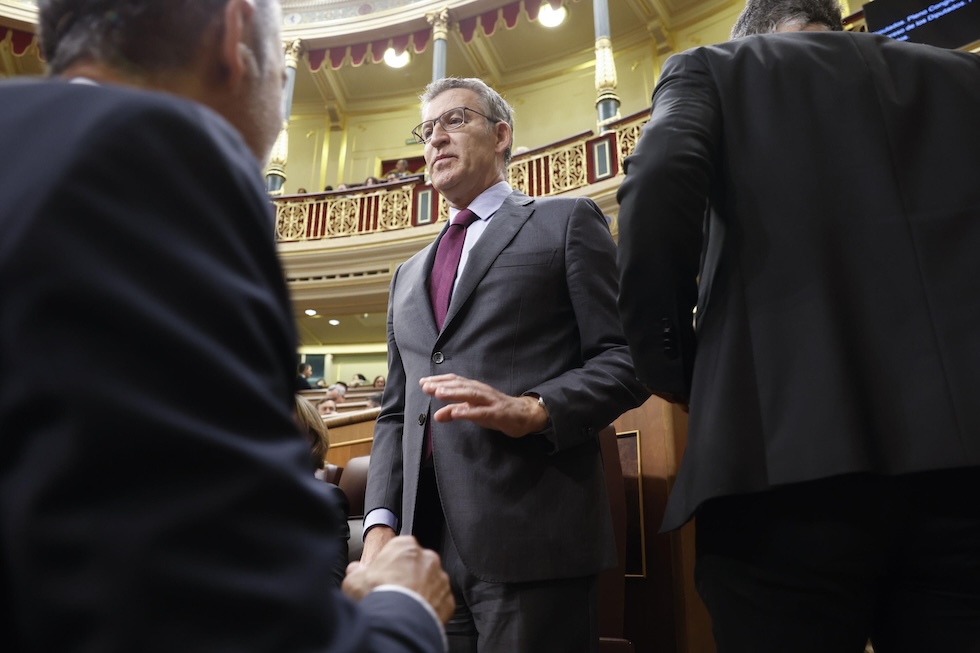 Il leader del Partito Popolare spagnolo, Alberto Núñez Feijóo, in parlamento a Madrid, il 19 giugno 