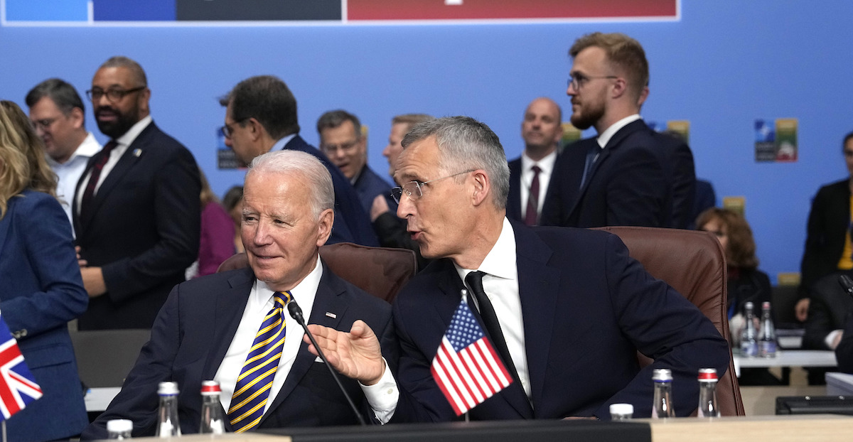 Il presidente americano Joe Biden e il segretario generale della NATO Jens Stoltenberg durante la riunione dell'anno scorso a Vilnius, in Lituania