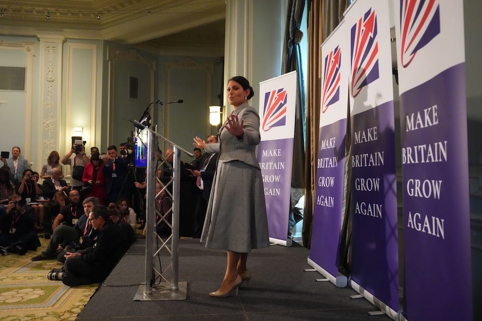 Priti Patel durante un evento della convention del Partito Conservatore a Manchester, lo scorso ottobre