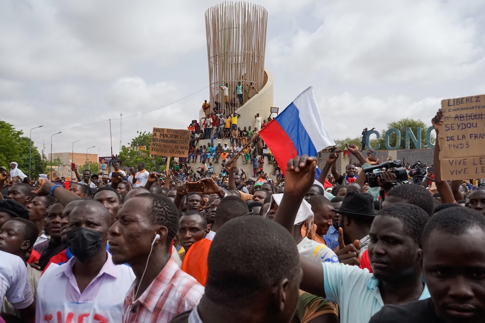 Una manifestazione a favore del colpo di stato militare a Niamey, la capitale del Niger, il 3 agosto 2023 