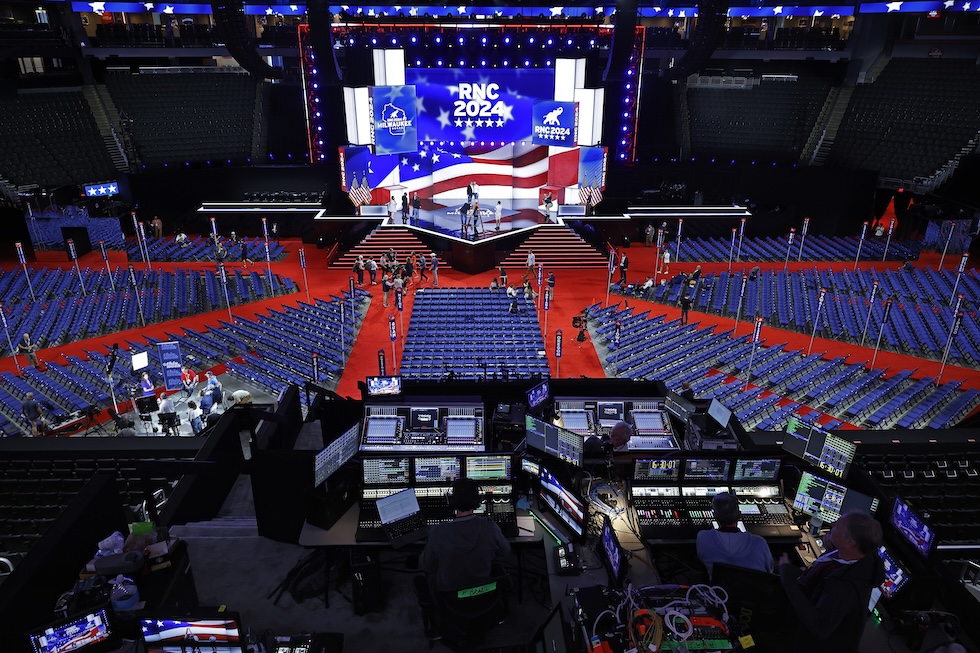 I preparativi per la convention dei Repubblicani al Fiserv Forum di Milwaukee, Wisconsin 