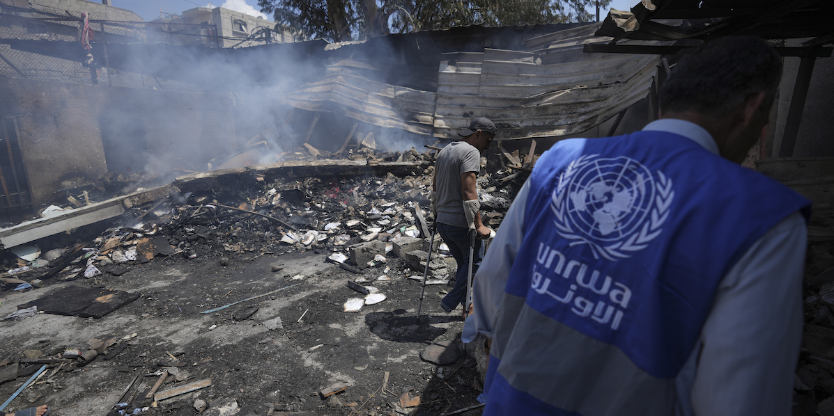 Una scuola dell'UNRWA distrutta da un attacco israeliano, Nuseirat, Gaza, 14 maggio 2024 (AP Photo/Abdel Kareem Hana, file)