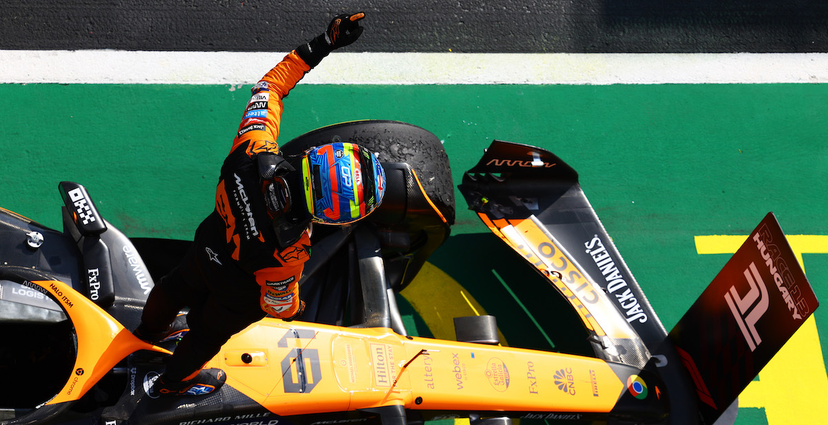 Oscar Piastri della McLaren festeggia il primo posto al Gran Premio d'Ungheria (Mark Thompson/Getty Images)